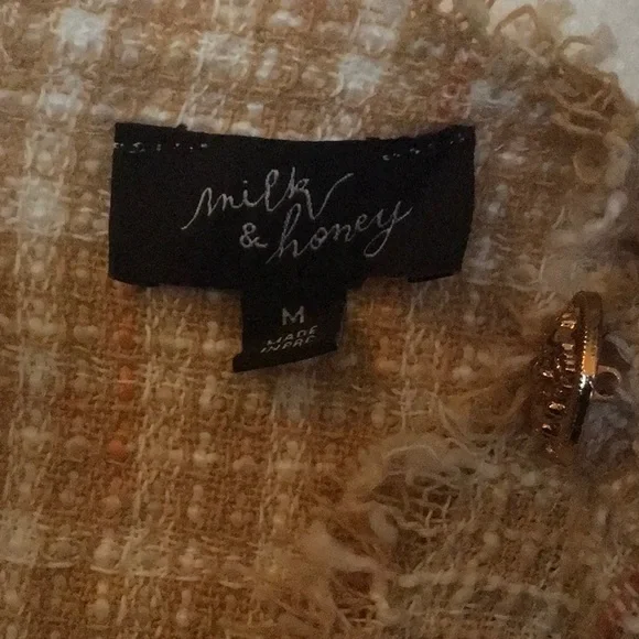 Tailored Top. Size M - Picture 4 of 5